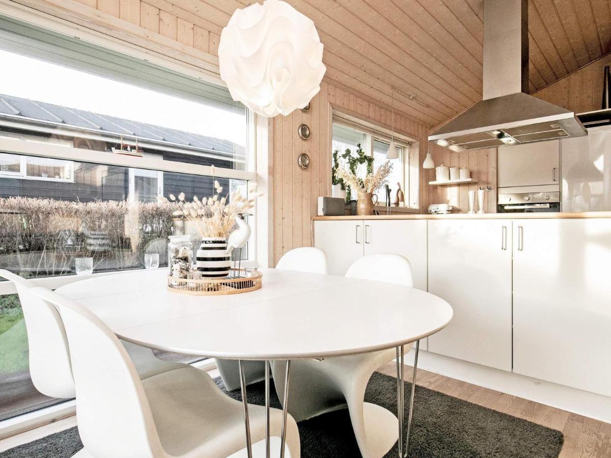 6 Person Holiday Home In Tranek R Fæbæk Buitenkant foto